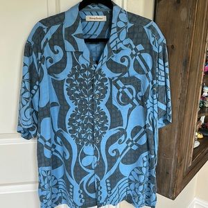 100% Silk Tommy Bahama Short Sleeved Shirt wine Cream